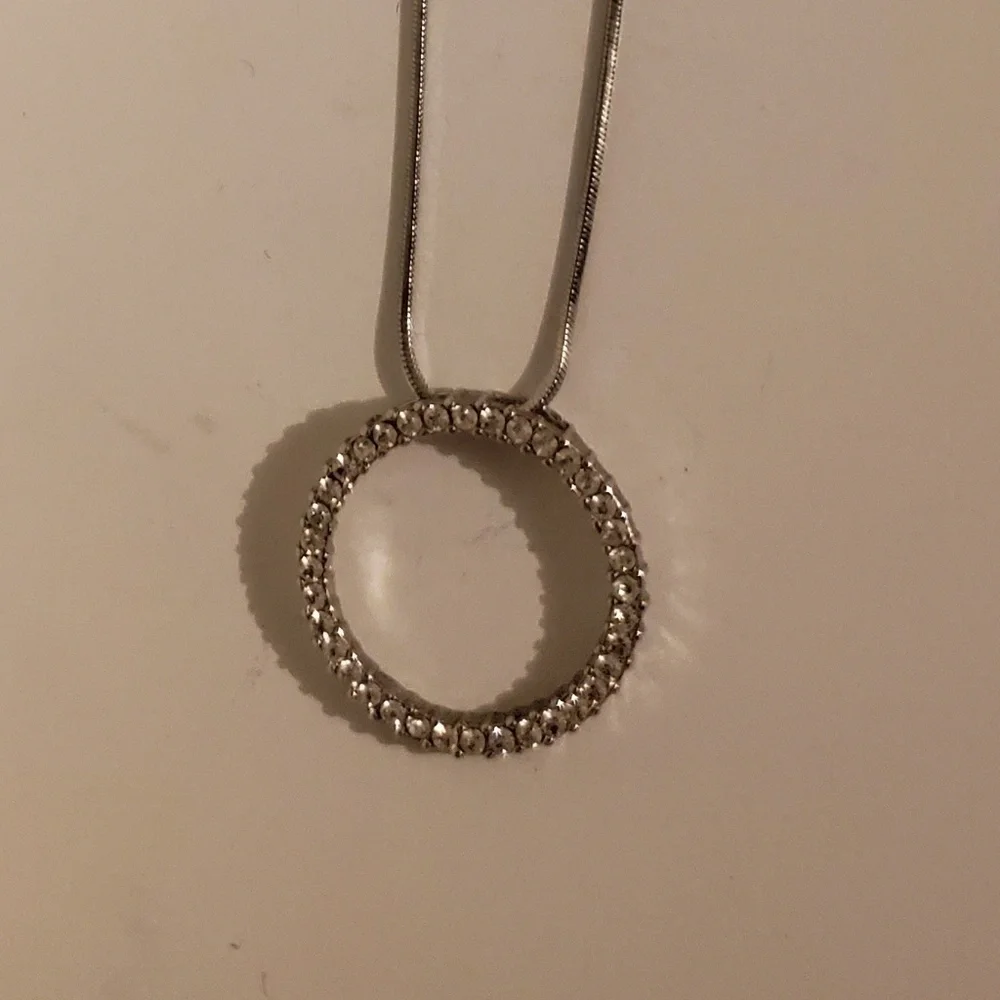 *N 📿 Rhinestone Circle Pendant Necklace